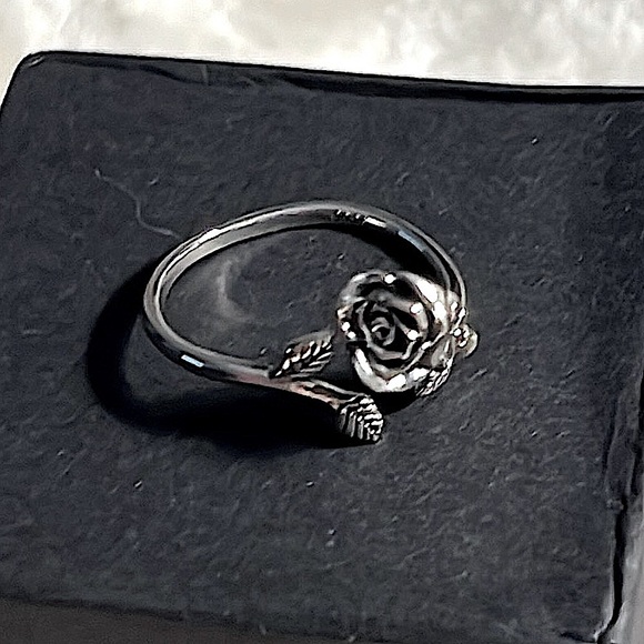 NWOT 🌹 STAMPED S925 STERLING SILVER ADJUSTABLE OPEN ROSE RING IN GIFT 🎁 BOX OS - Picture 4 of 11